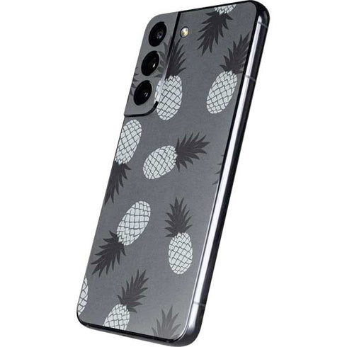 Black and White Pineapples Galaxy S22 Skin